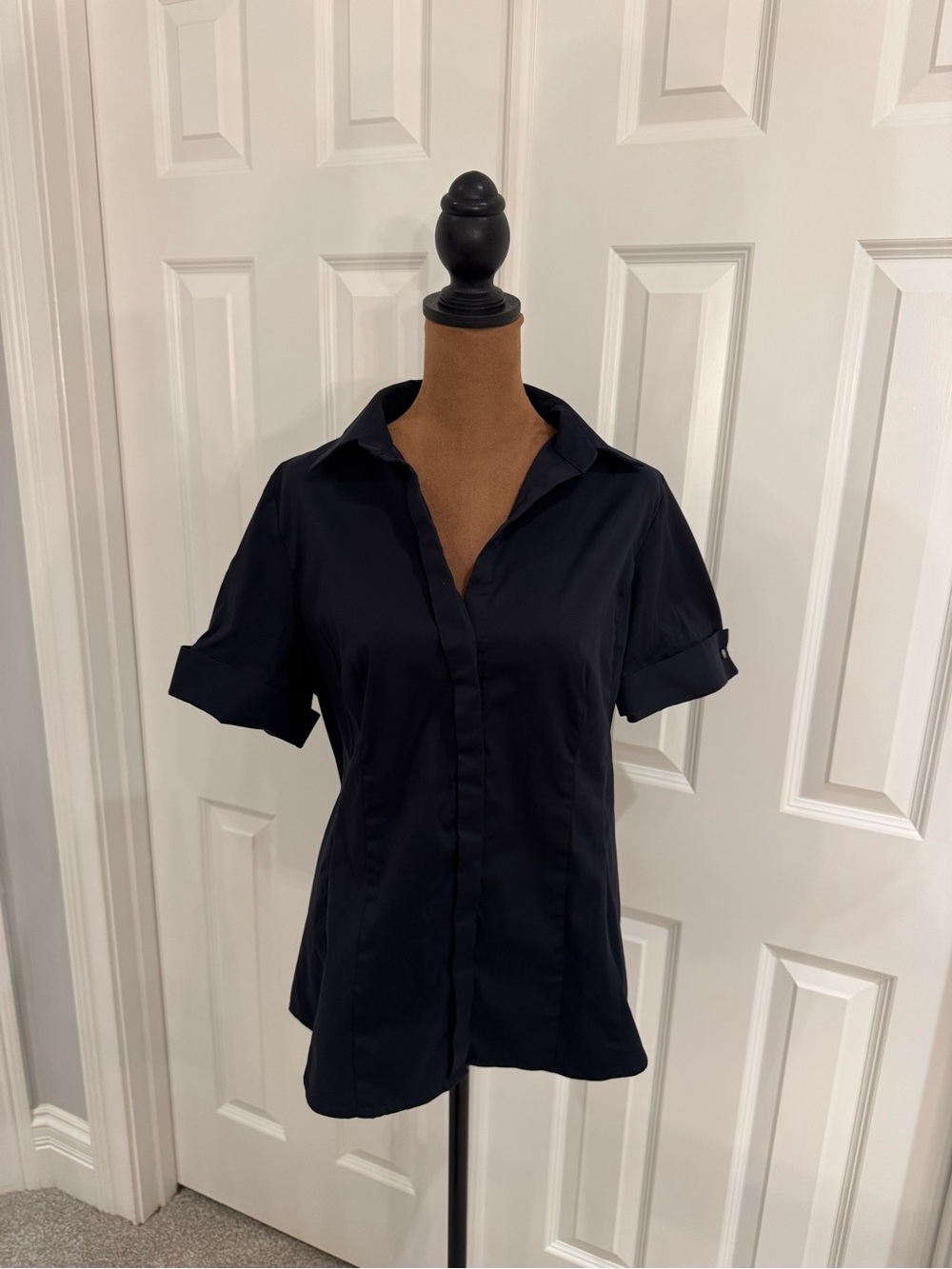 Ann Taylor Black Short-Sleeve Button-Down Shirt